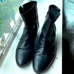 Clarks artisan black leather boots